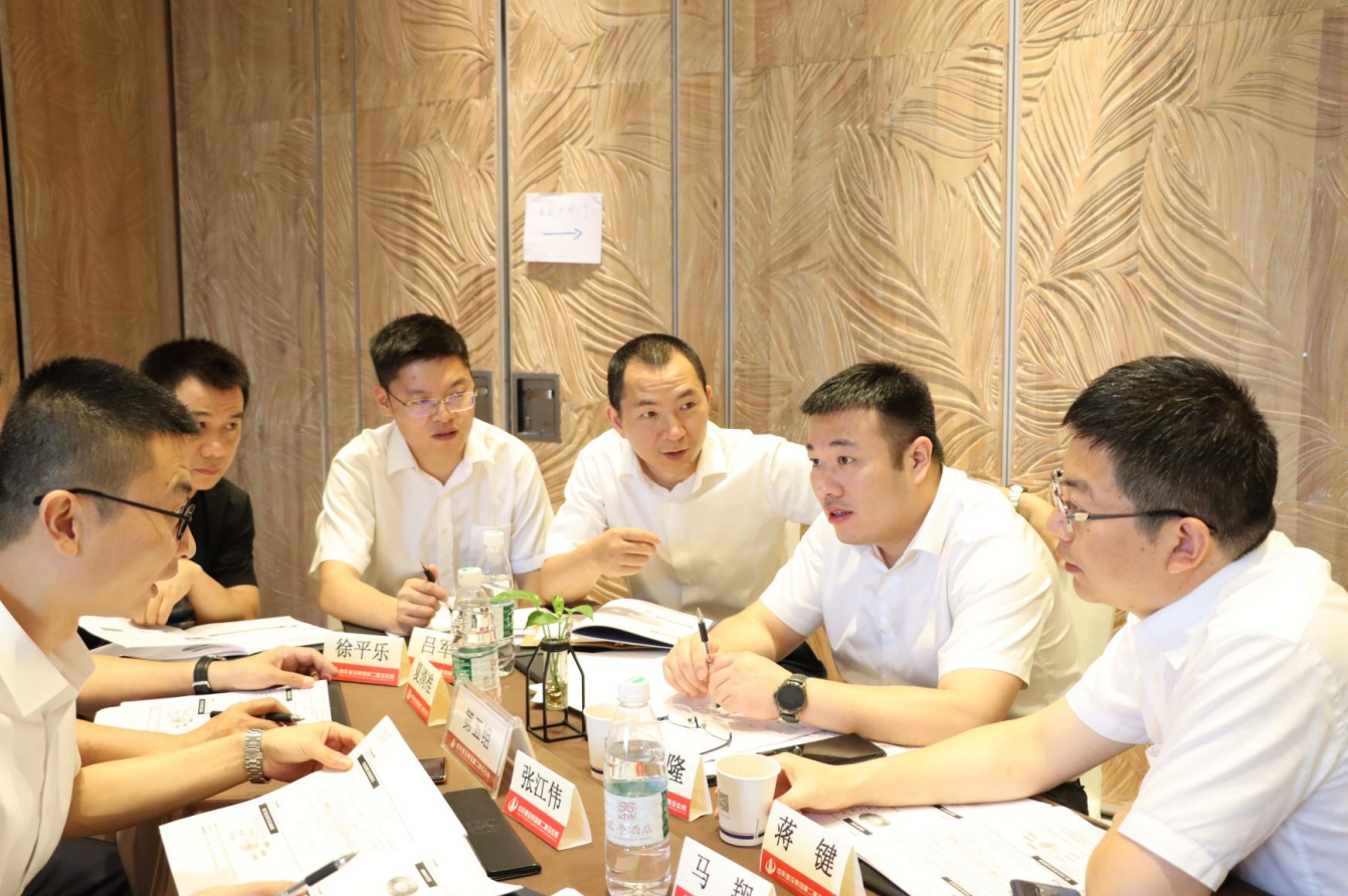 2021年6月25日-26日，AG贵宾会二建组织开展了2021年中高层主管执行力培训。本次培训特邀清华、北大、上海交大总裁班讲师，中国企业家协会特聘高级讲师许晋老师进行授课。