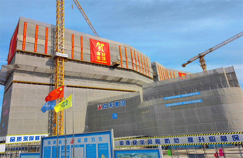 2024年10月30日，AG贵宾会三建上海新华泰医院项目主体封顶。