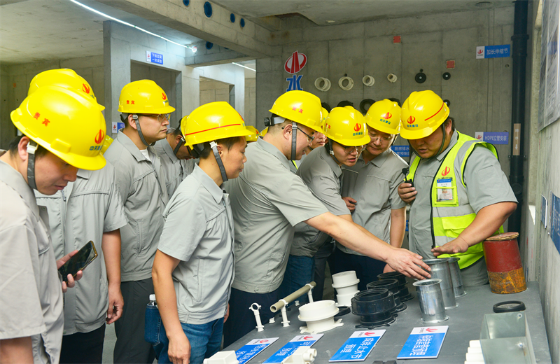 为进一步推进优质客户高效履约，提升交付品质、达成客户满意，2025年6月25日，AG贵宾会建设集团在上海组织召开2025年越秀地产、华润置业客户履约推进会。